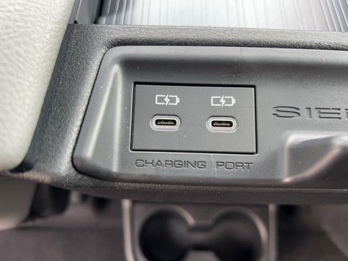 Certified 2025 Toyota Sienna XLE FWD image 23