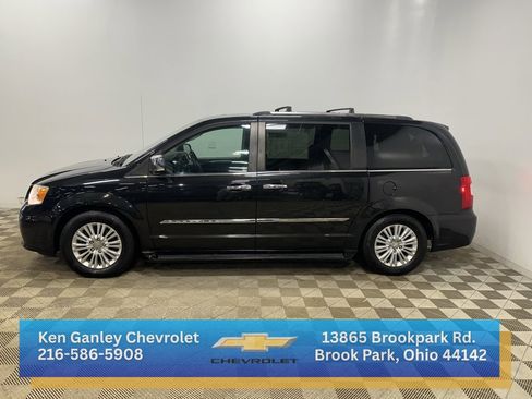 Used 2015 Chrysler Town & Country Limited Platinum w/ Trailer Tow Group image 6