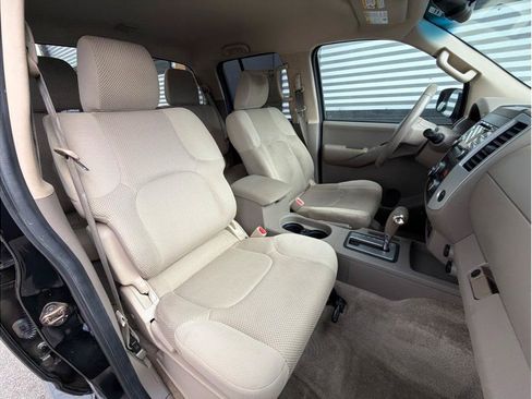 Used 2013 Nissan Frontier SV w/ SV Value Truck Pkg RWD image 4