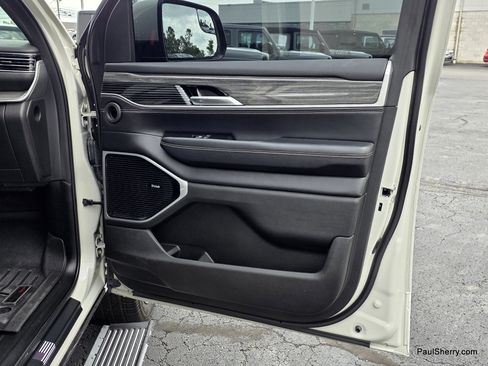 Used 2022 Jeep Wagoneer Series III w/ Premium Group I AWD/4WD image 47
