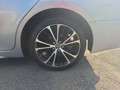 Used 2019 Toyota Camry SE w/ Convenience Package FWD image 31