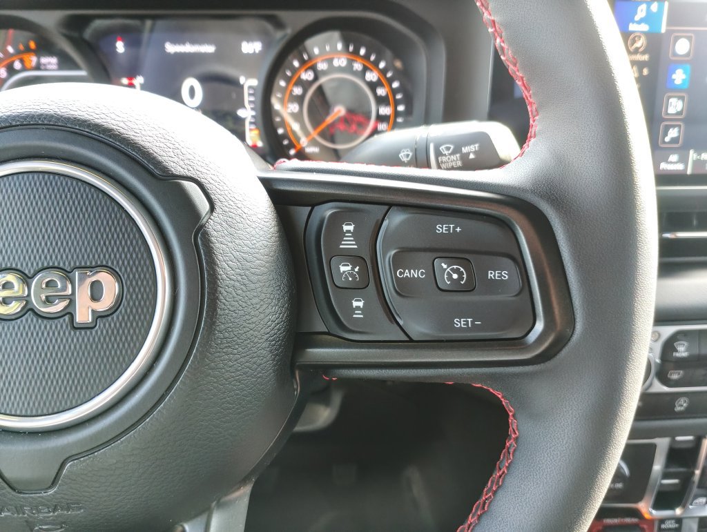 Used 2024 Jeep Gladiator Rubicon w/ Technology Group AWD/4WD image 18