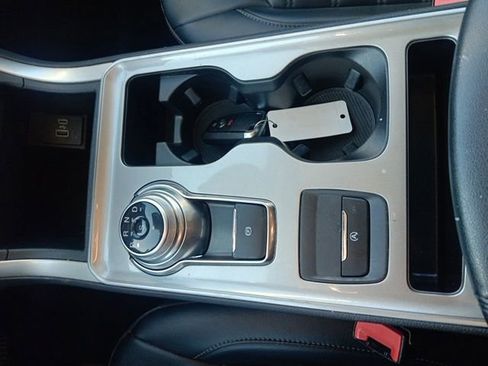 Used 2023 Ford Edge SEL image 19