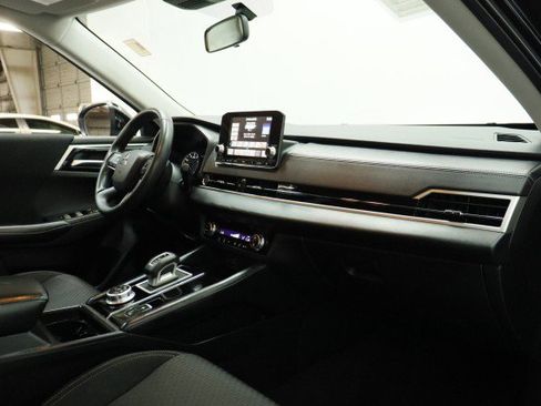 Used 2024 Mitsubishi Outlander ES FWD image 21