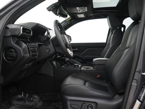 Used 2025 Toyota 4Runner Limited w/ Tow Technology Package AWD/4WD image 24