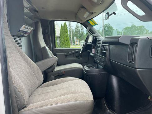 Used 2016 GMC Savana 2500 RWD image 14