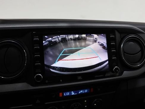 Used 2020 Toyota Tacoma TRD Sport w/ TRD Premium Sport Package AWD/4WD image 25