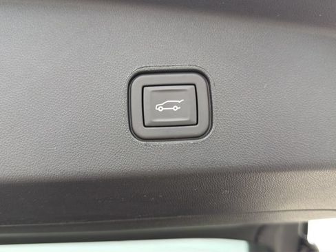 Used 2025 Cadillac Lyriq Sport AWD/4WD image 15