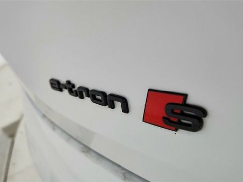 Used 2023 Audi e-tron S Prestige w/ Prestige Package image 17