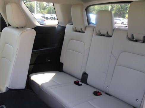 Used 2022 Nissan Pathfinder SL AWD/4WD image 11