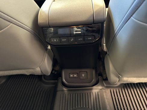 Used 2023 Toyota Highlander Limited image 20