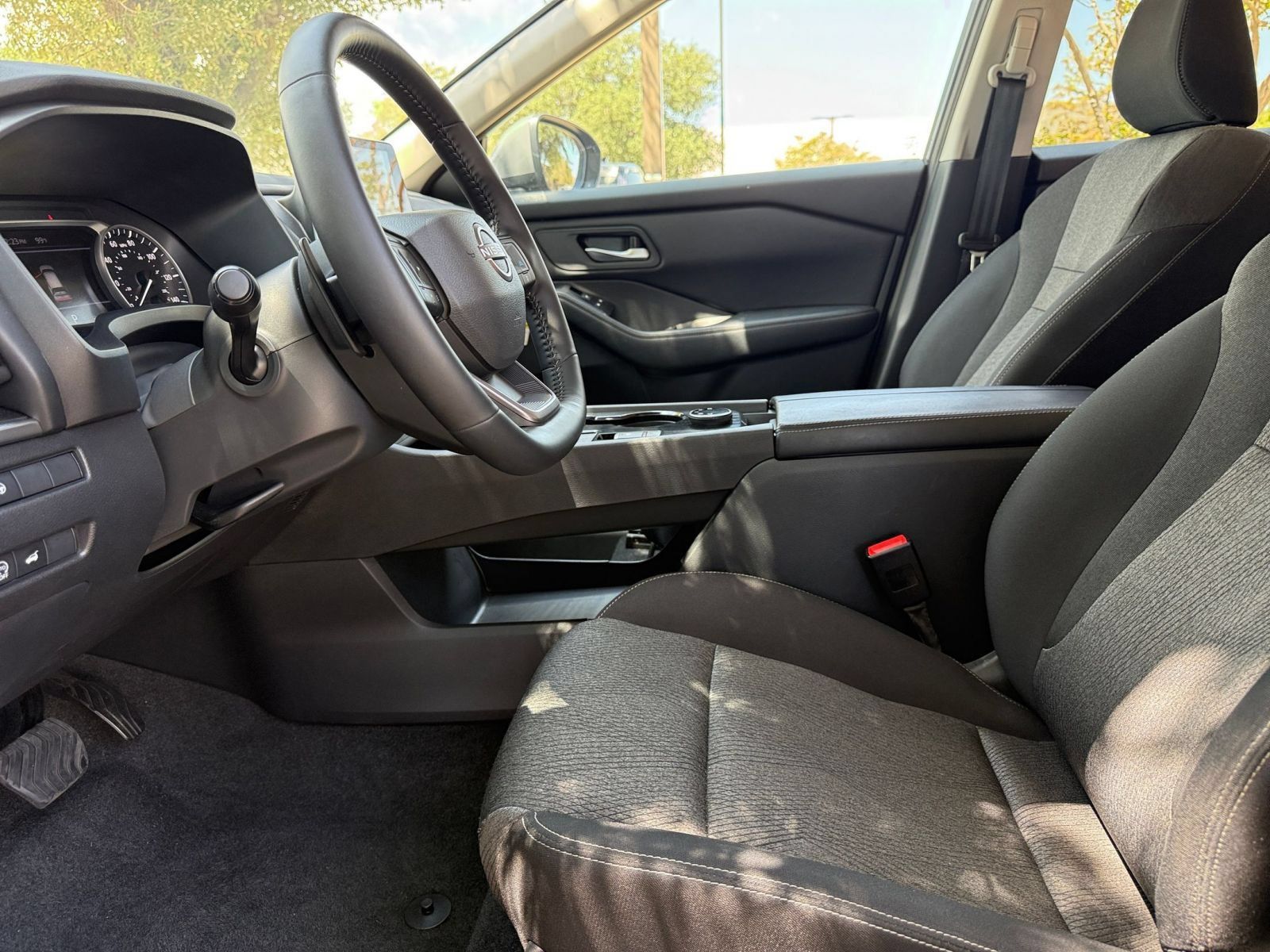 Used 2026 Nissan Rogue SV AWD/4WD image 27