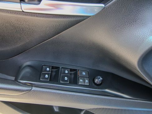 Used 2018 Toyota Camry SE w/ Moonroof Package image 13