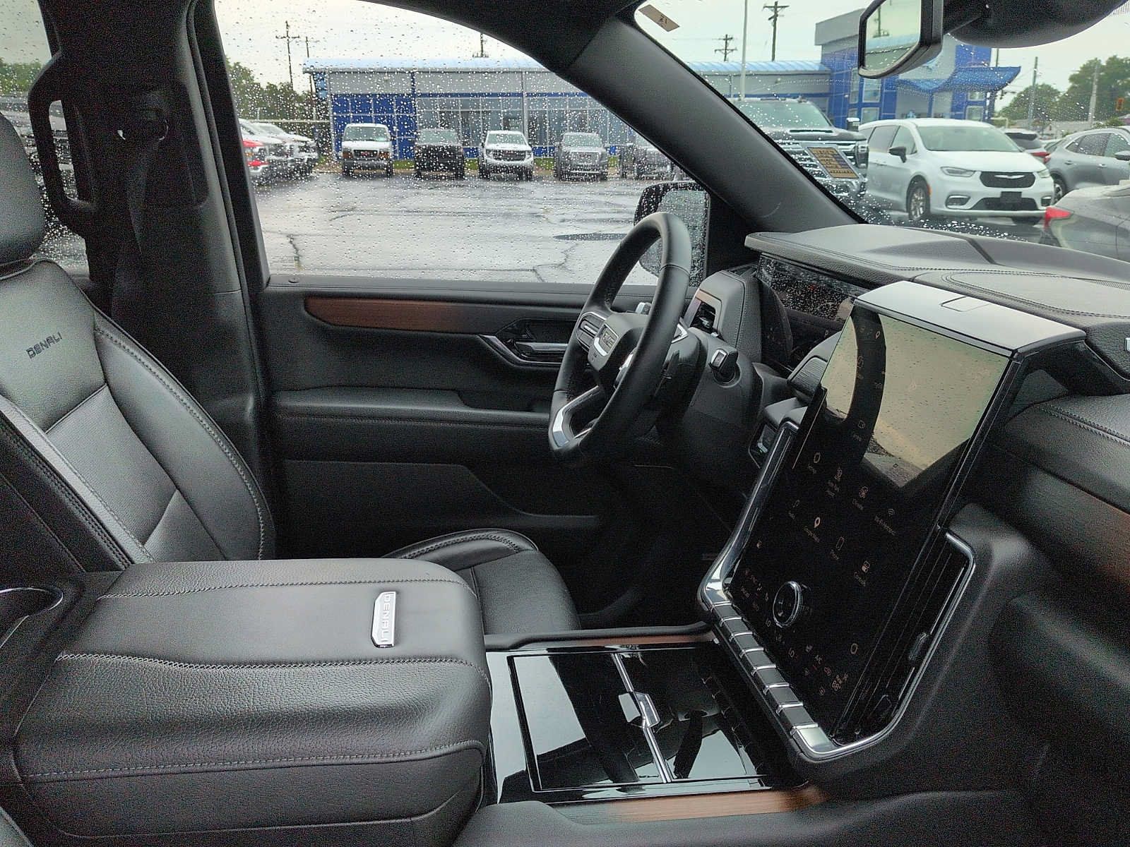 Used 2025 GMC Yukon XL Denali AWD/4WD image 10