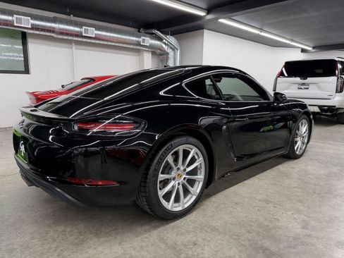 Used 2018 Porsche 718 Cayman RWD image 3