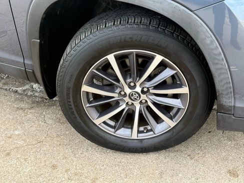 Used 2019 Toyota Highlander XLE image 47