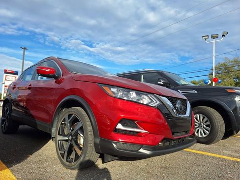 Used 2022 Nissan Rogue Sport SL image 3