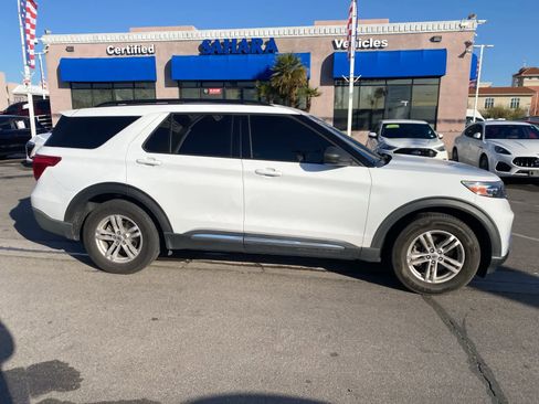 Used 2020 Ford Explorer XLT image 4