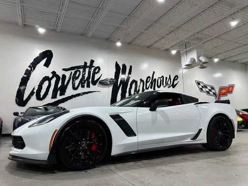 Used 2015 Chevrolet Corvette Z06 w/ 3LZ Preferred Equipment Group RWD image 15