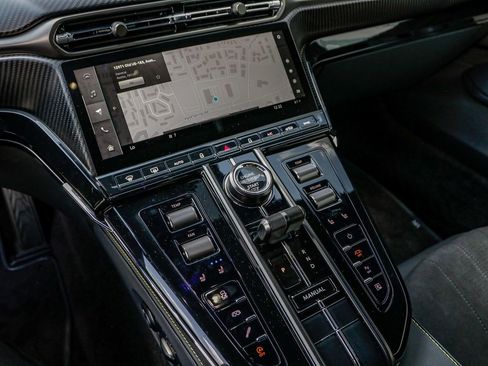 New 2025 Aston Martin V8 Vantage Coupe image 26