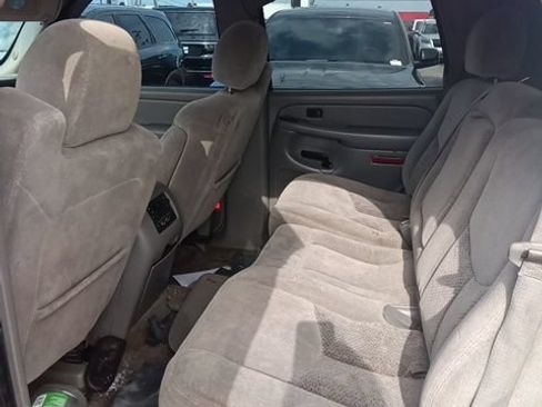 Used 2004 Chevrolet Tahoe LS w/ Preferred Equipment Group AWD/4WD image 7