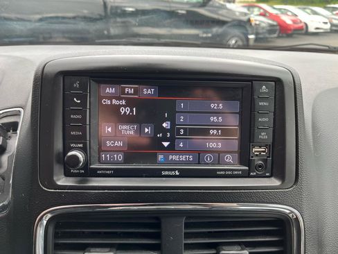 Used 2019 Dodge Grand Caravan SXT FWD image 17