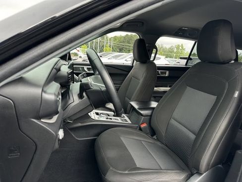 Used 2023 Ford Explorer XLT RWD image 13
