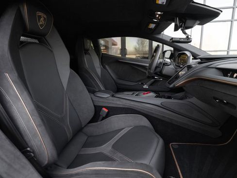 Used 2025 Lamborghini Revuelto AWD/4WD image 31