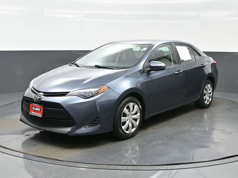 Used 2019 Toyota Corolla LE image 2