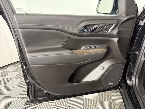 Used 2022 GMC Acadia Denali w/ Denali Ultimate Package image 8