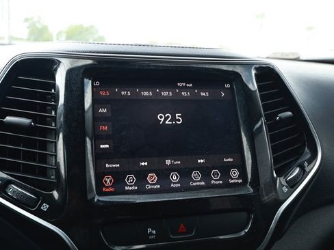 Used 2019 Jeep Cherokee Limited FWD image 15