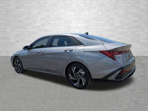 New 2026 Hyundai Elantra Limited FWD image 4