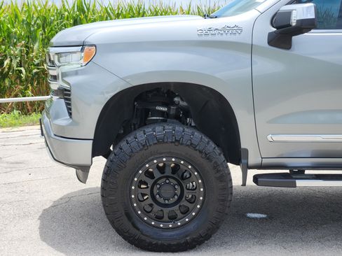 Used 2024 Chevrolet Silverado 1500 High Country w/ High Country Premium Package AWD/4WD image 9