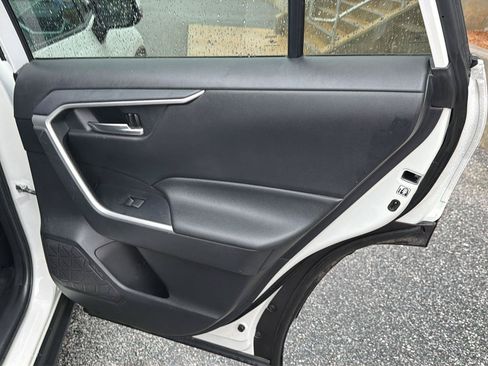 Used 2020 Toyota RAV4 XLE FWD image 14