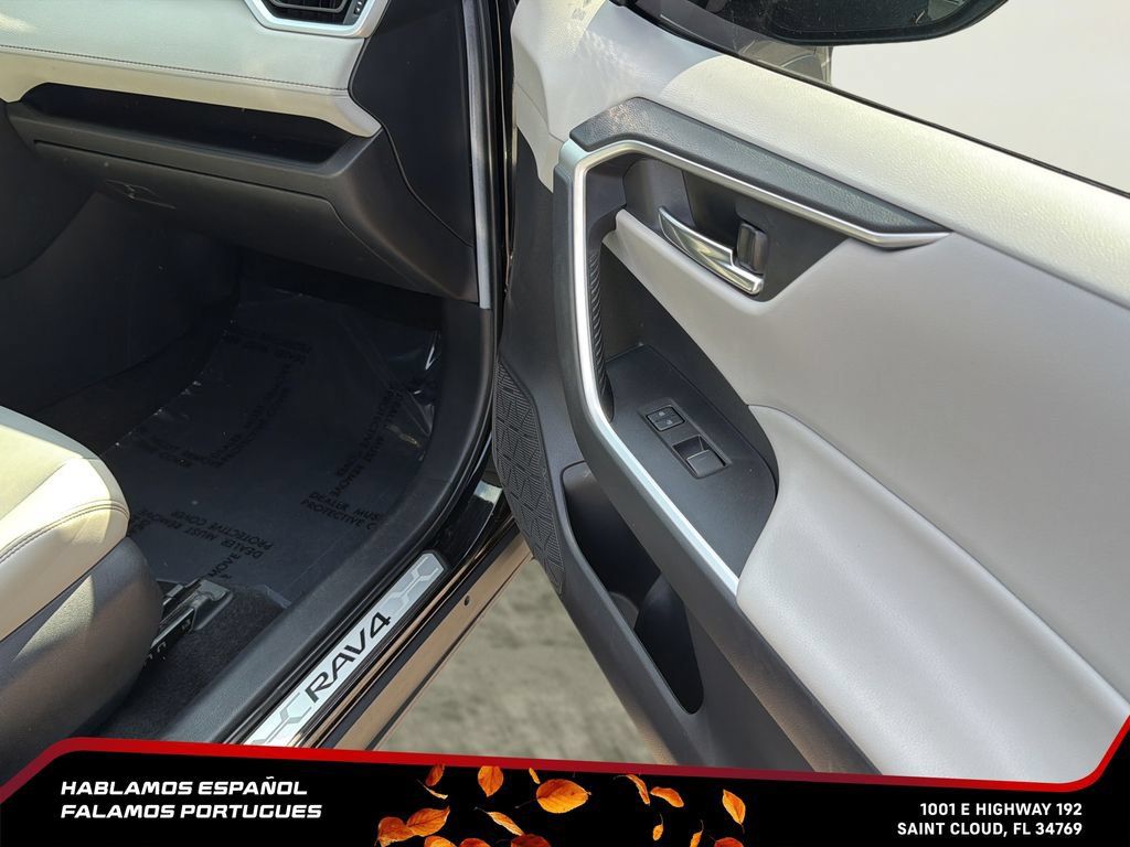 Used 2022 Toyota RAV4 XLE Premium AWD/4WD image 28