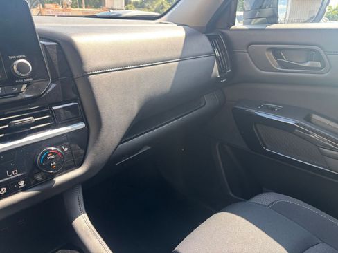 Used 2025 Nissan Pathfinder SV FWD image 38