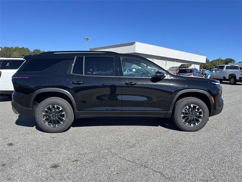 New 2026 Chevrolet Traverse Z71 w/ Driver Confidence Package image 2