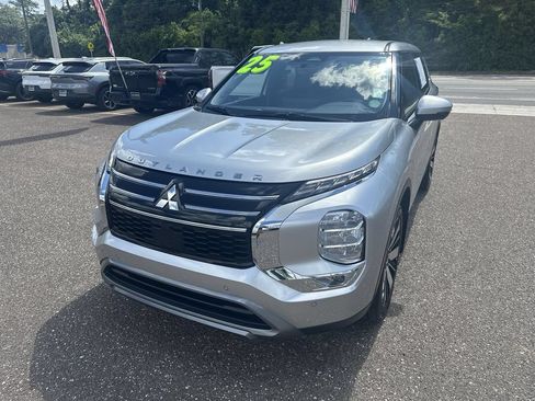 Used 2025 Mitsubishi Outlander SE FWD image 12