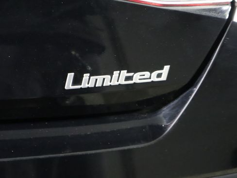 Used 2024 Hyundai Elantra Limited image 10