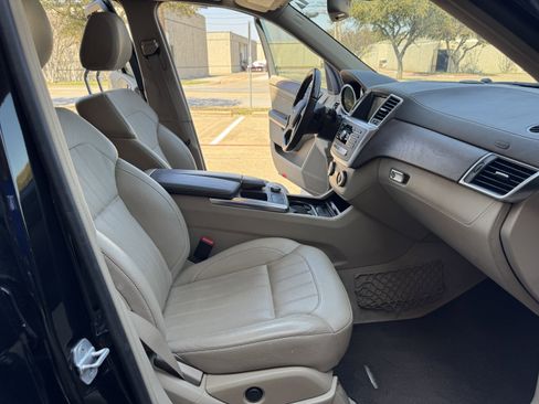 Used 2014 Mercedes-Benz GL 450 4MATIC image 38