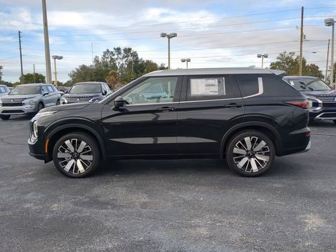 New 2025 Mitsubishi Outlander AWD image 3