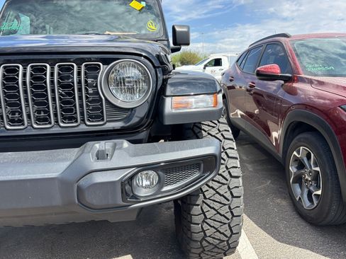 Used 2025 Jeep Gladiator Sport AWD/4WD image 8