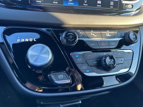 New 2026 Chrysler Voyager LX image 20