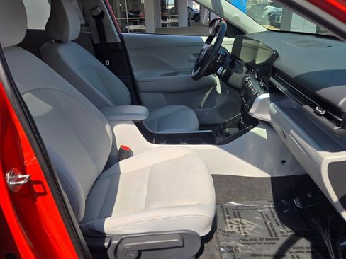 Used 2024 Hyundai Kona SEL w/ Convenience Package AWD/4WD image 7