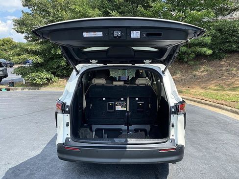 Certified 2021 Toyota Sienna XLE FWD image 25