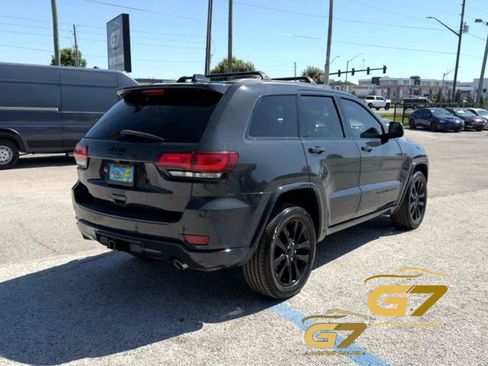 Used 2017 Jeep Grand Cherokee Altitude RWD image 7