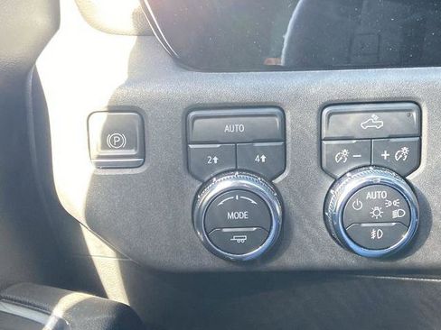 Used 2023 GMC Sierra 1500 Elevation image 14