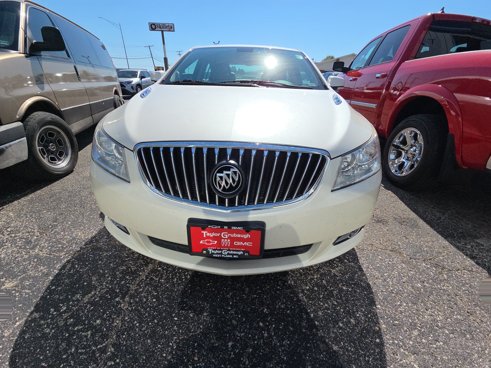 Used 2013 Buick LaCrosse Leather w/ Entertainment Package FWD image 2