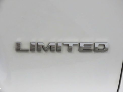 Used 2022 Jeep Cherokee Limited AWD/4WD image 18