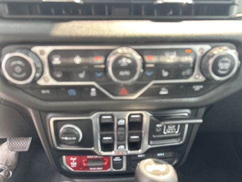 Used 2024 Jeep Wrangler Unlimited AWD/4WD image 26